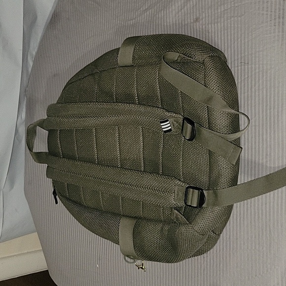 Adidas Backpack‎ Olive Green Travel School Lightweight Everyday Carry Bag - Picture 4 of 7
